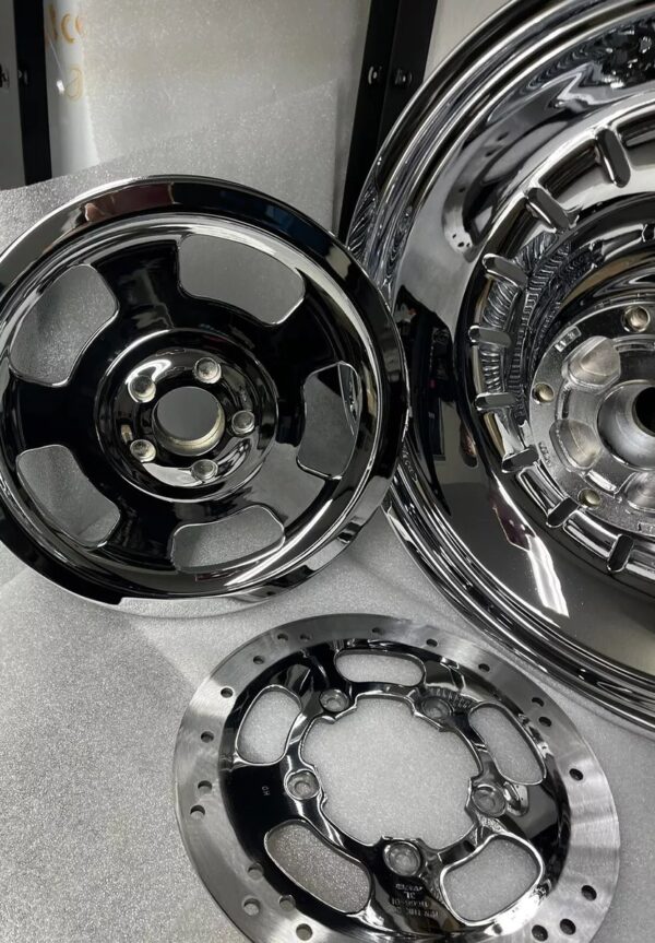 Rims for V-ROD Vrsca 2005 in Chrome 18 rear 19 front - Image 4